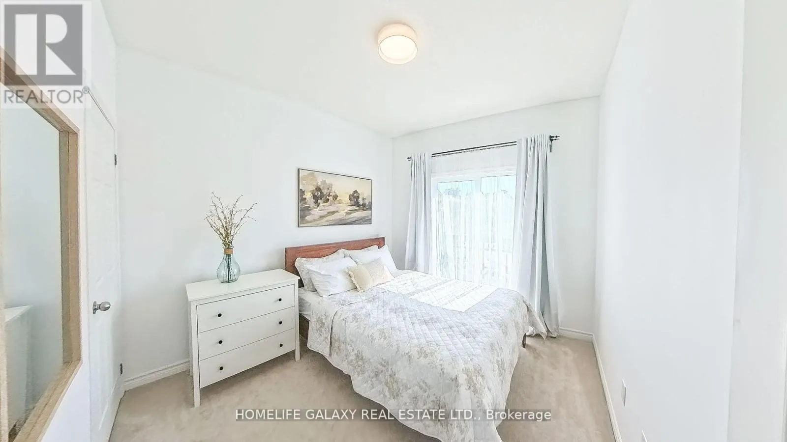 8 - 1050 ELTON WAY