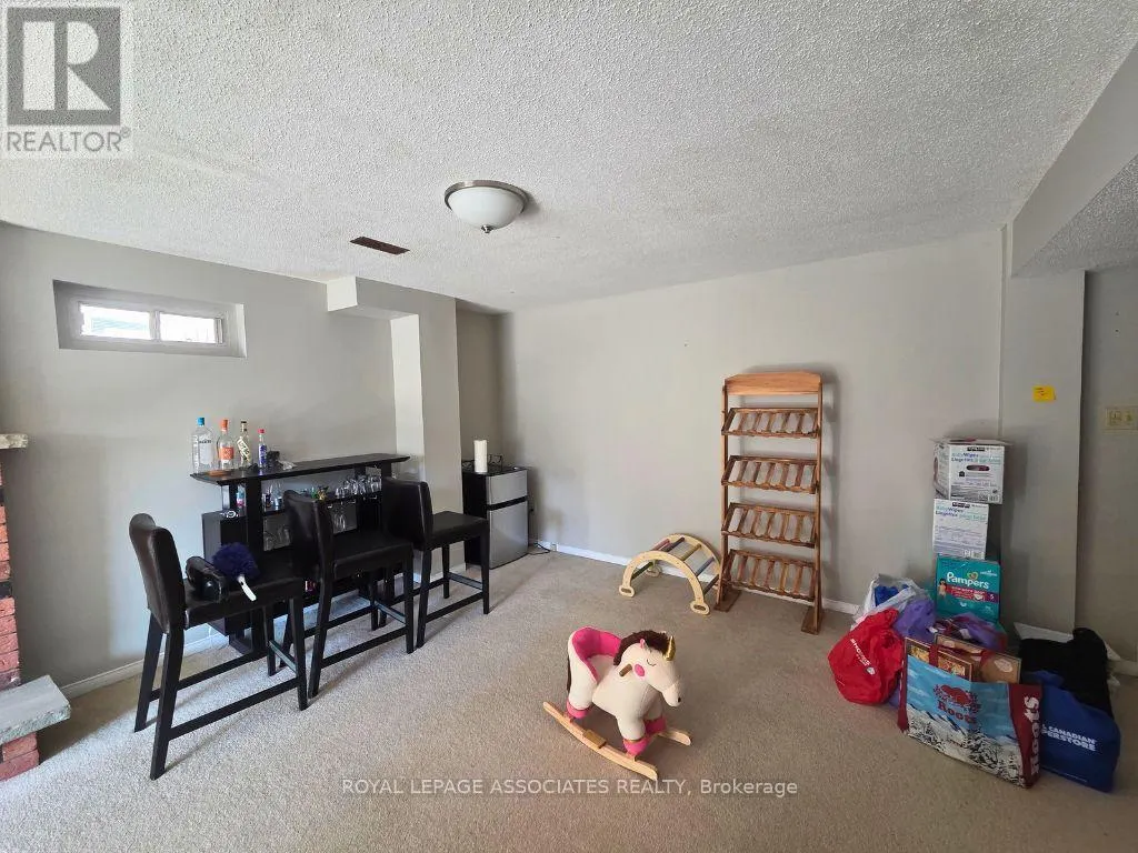 1005 MAURY CRESCENT