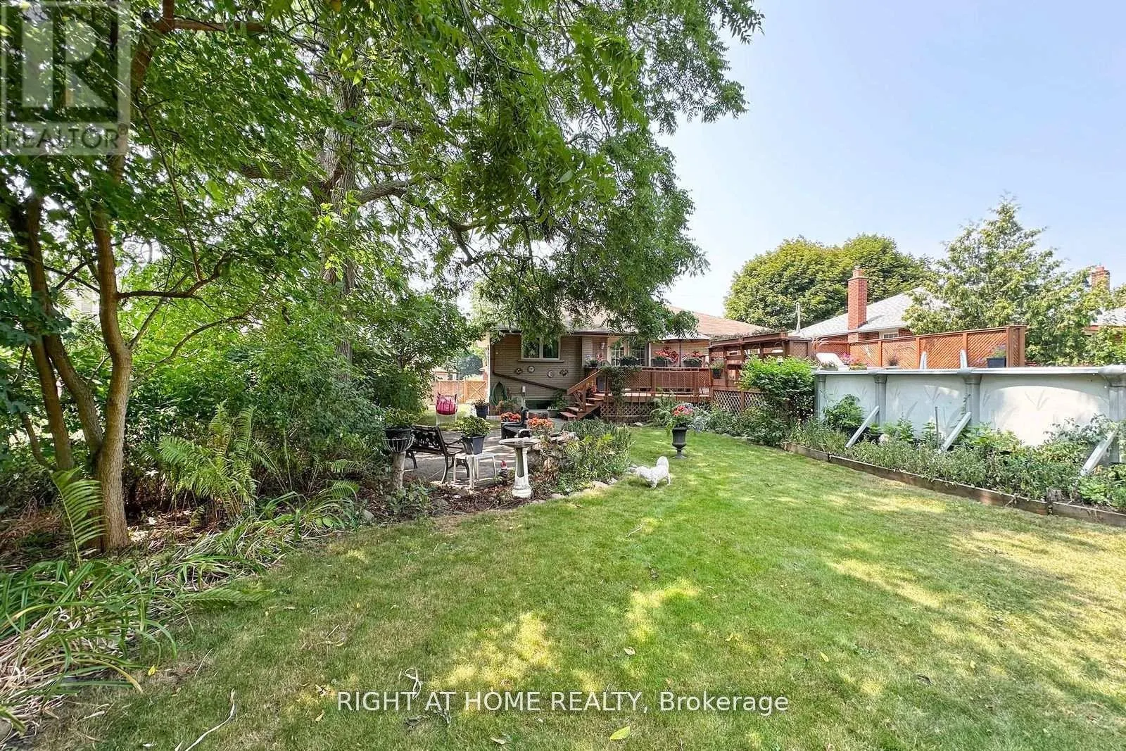 207 HALLETT AVENUE