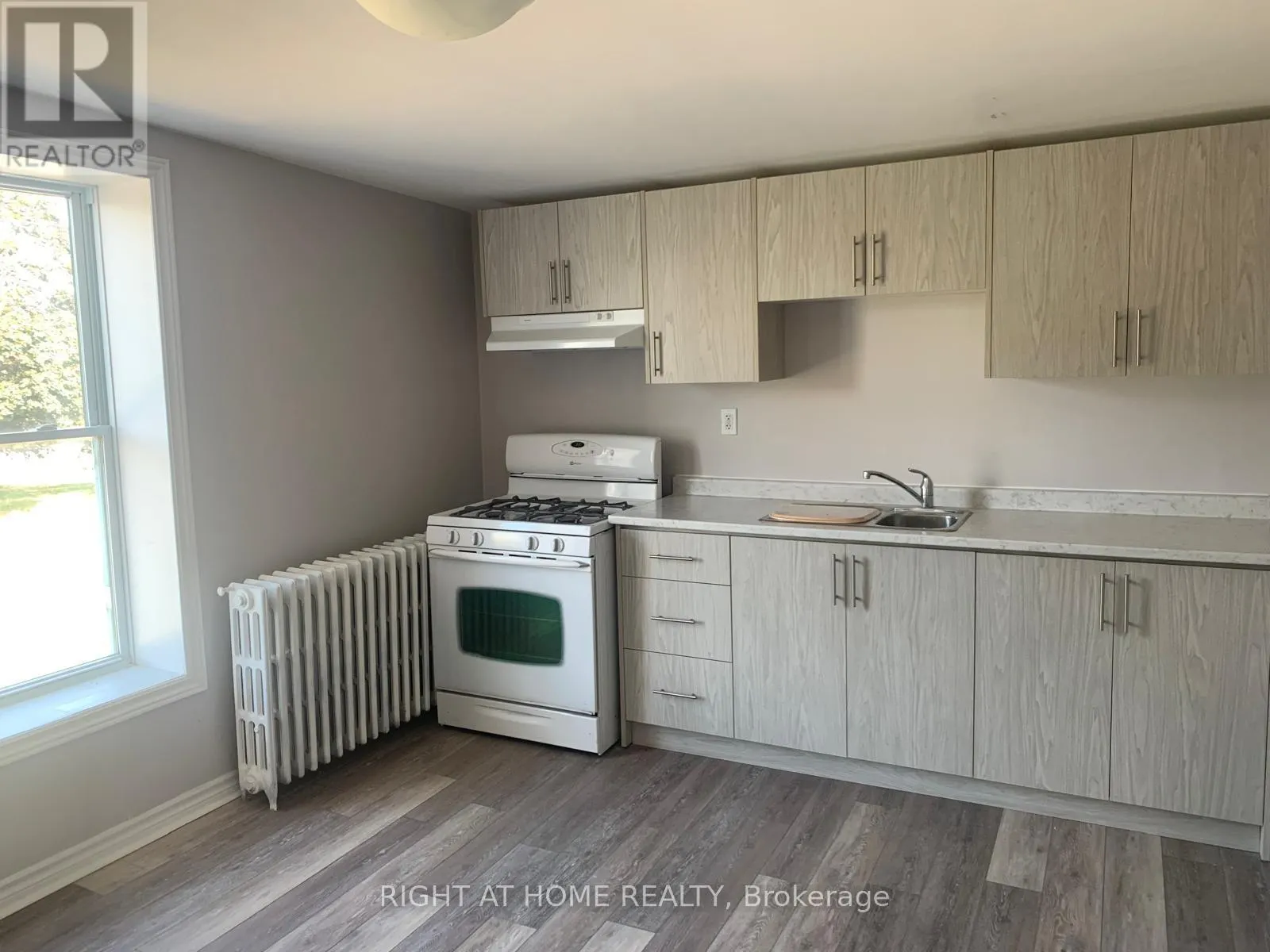 6 - 728-730 SIMCOE STREET S