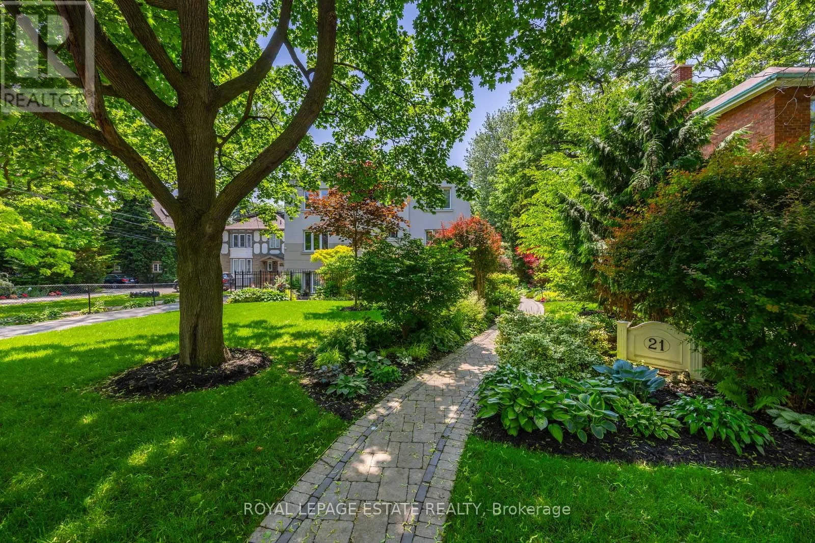 4 - 21 BENLAMOND AVENUE