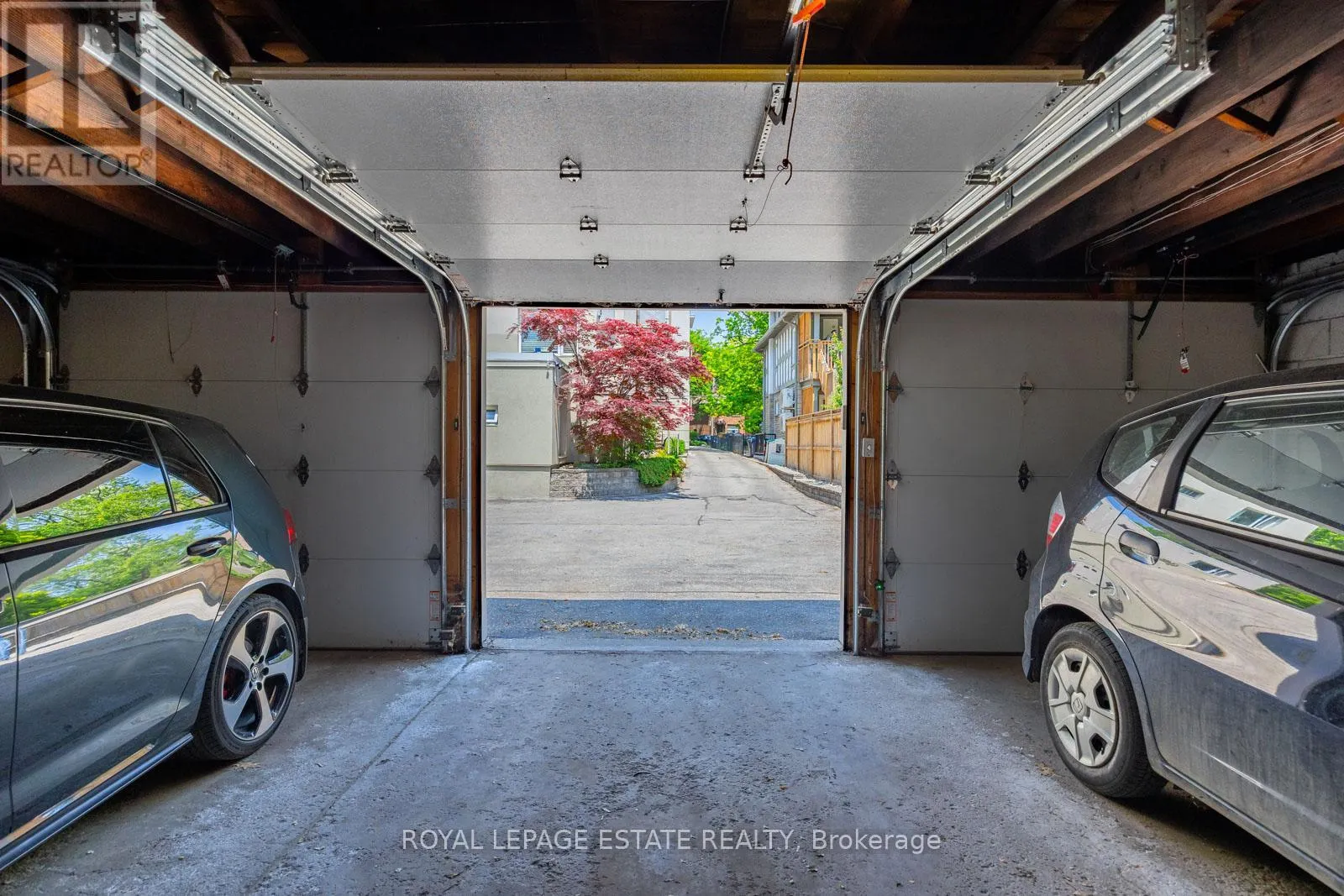 4 - 21 BENLAMOND AVENUE