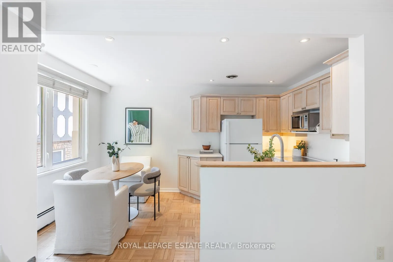 4 - 21 BENLAMOND AVENUE