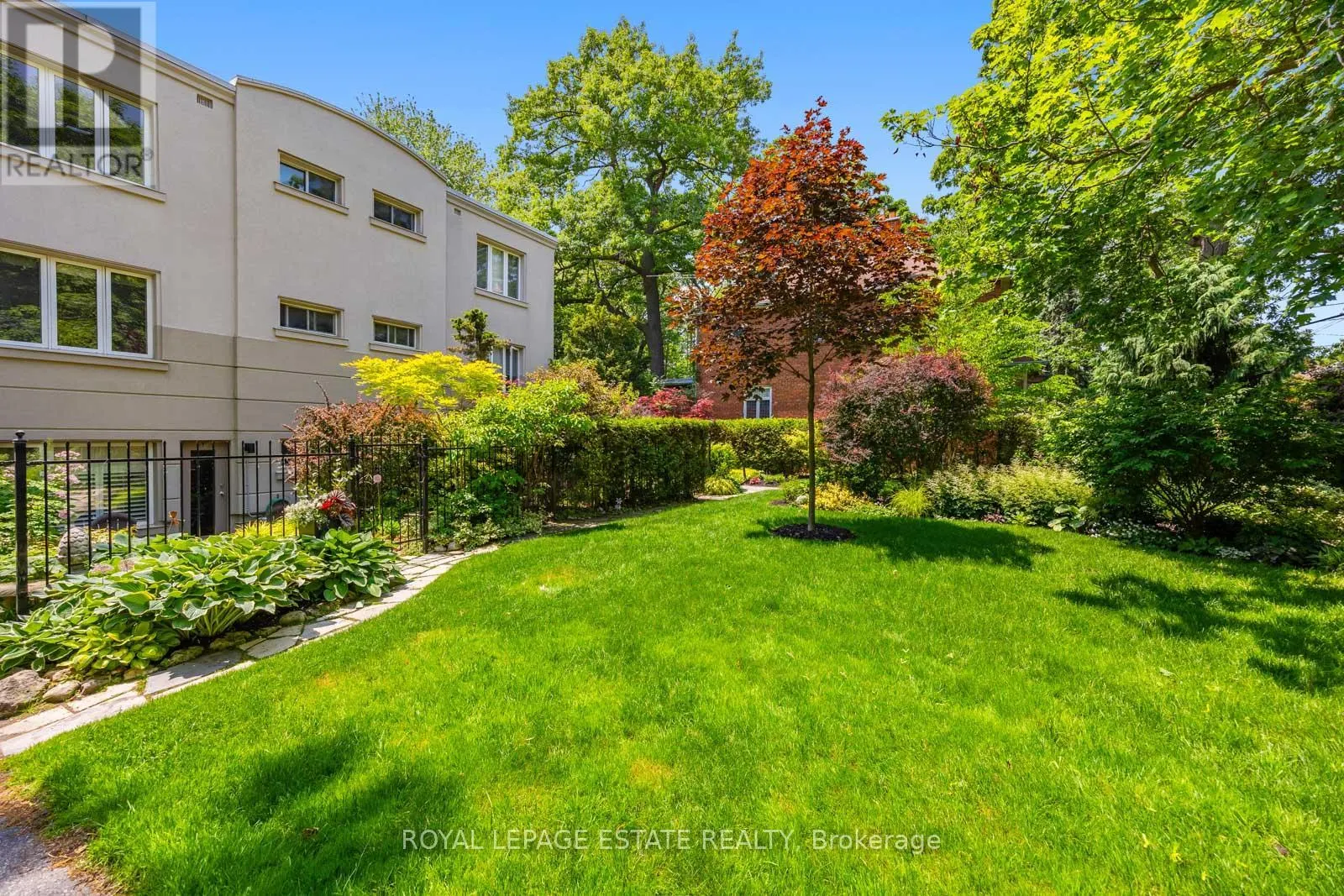 4 - 21 BENLAMOND AVENUE