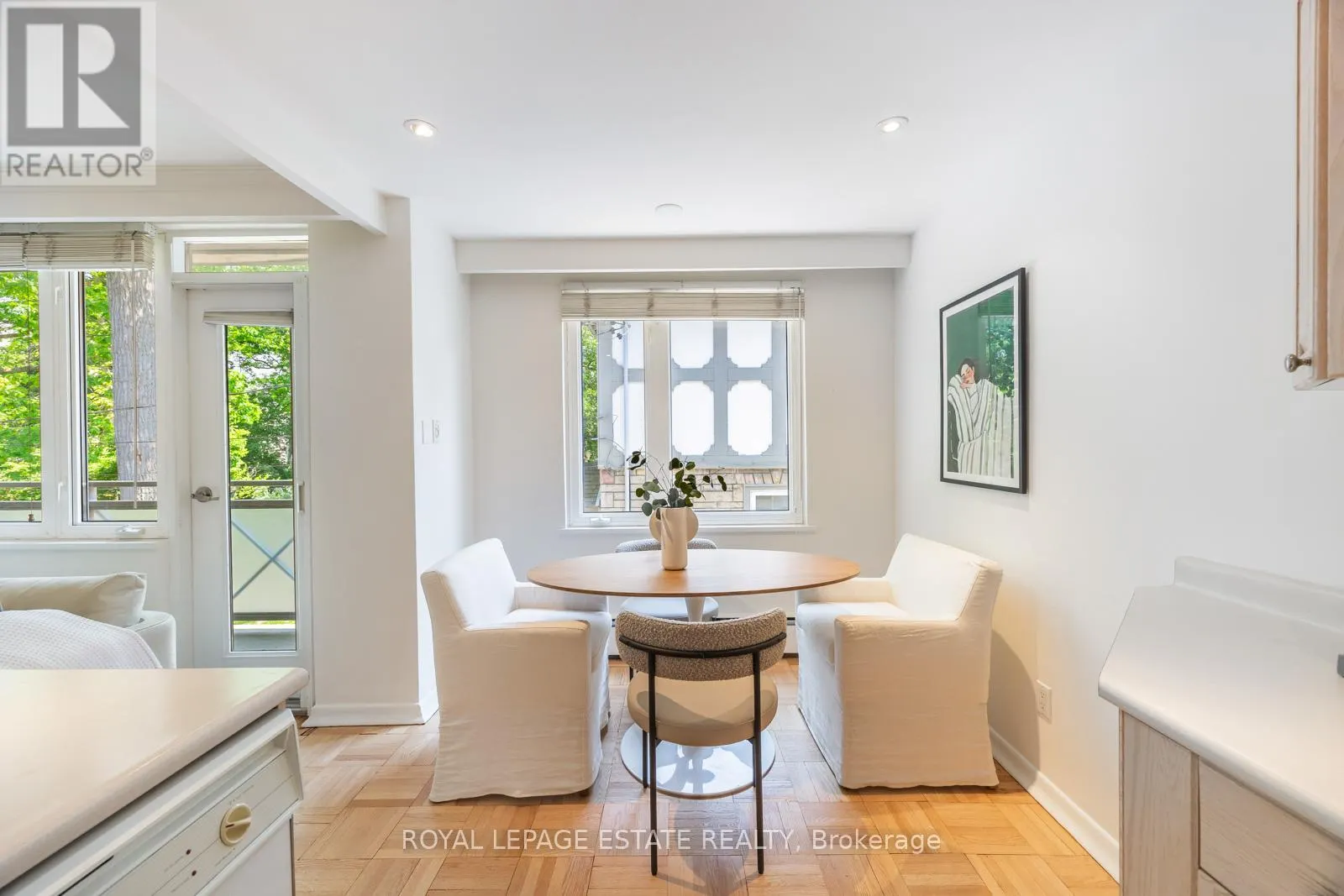 4 - 21 BENLAMOND AVENUE