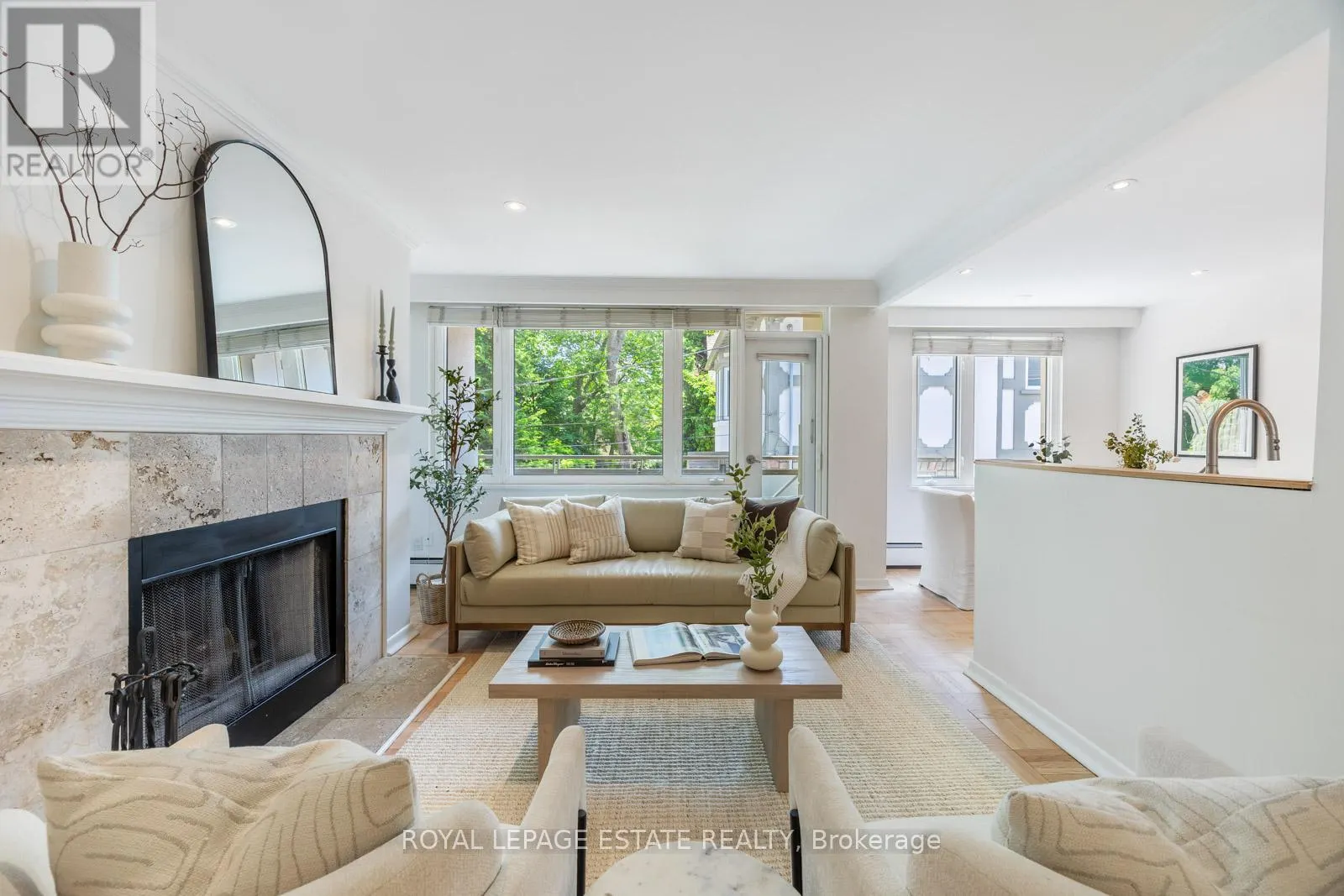 4 - 21 BENLAMOND AVENUE
