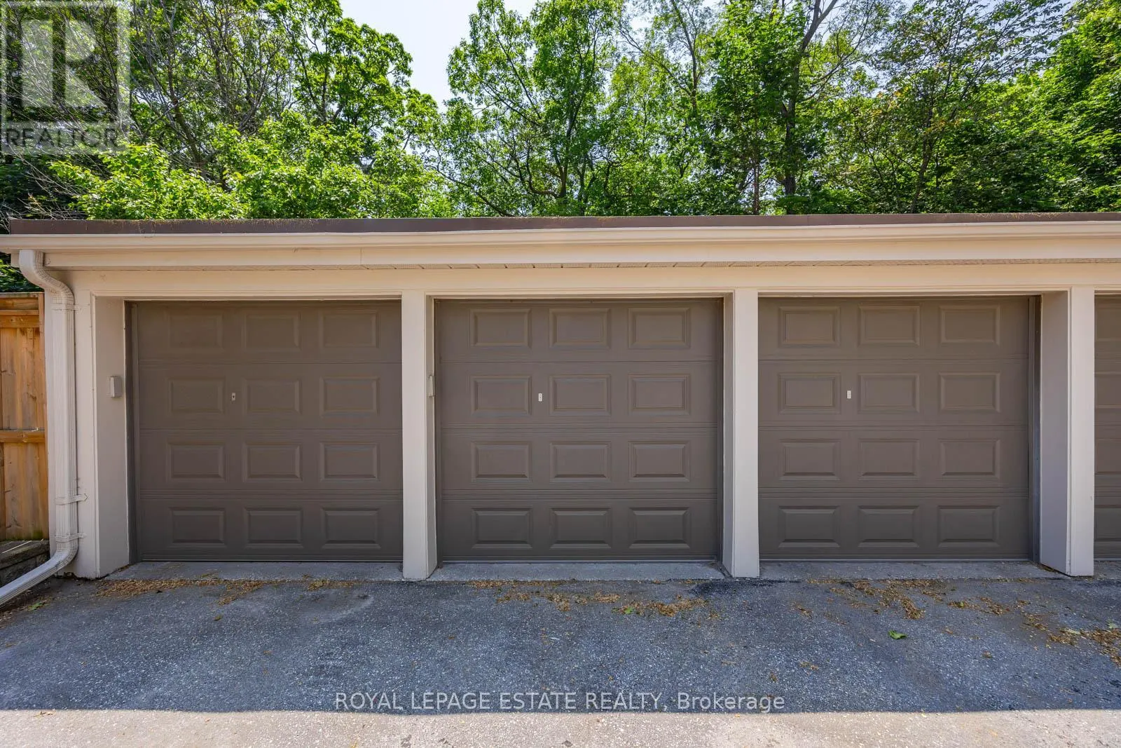 4 - 21 BENLAMOND AVENUE