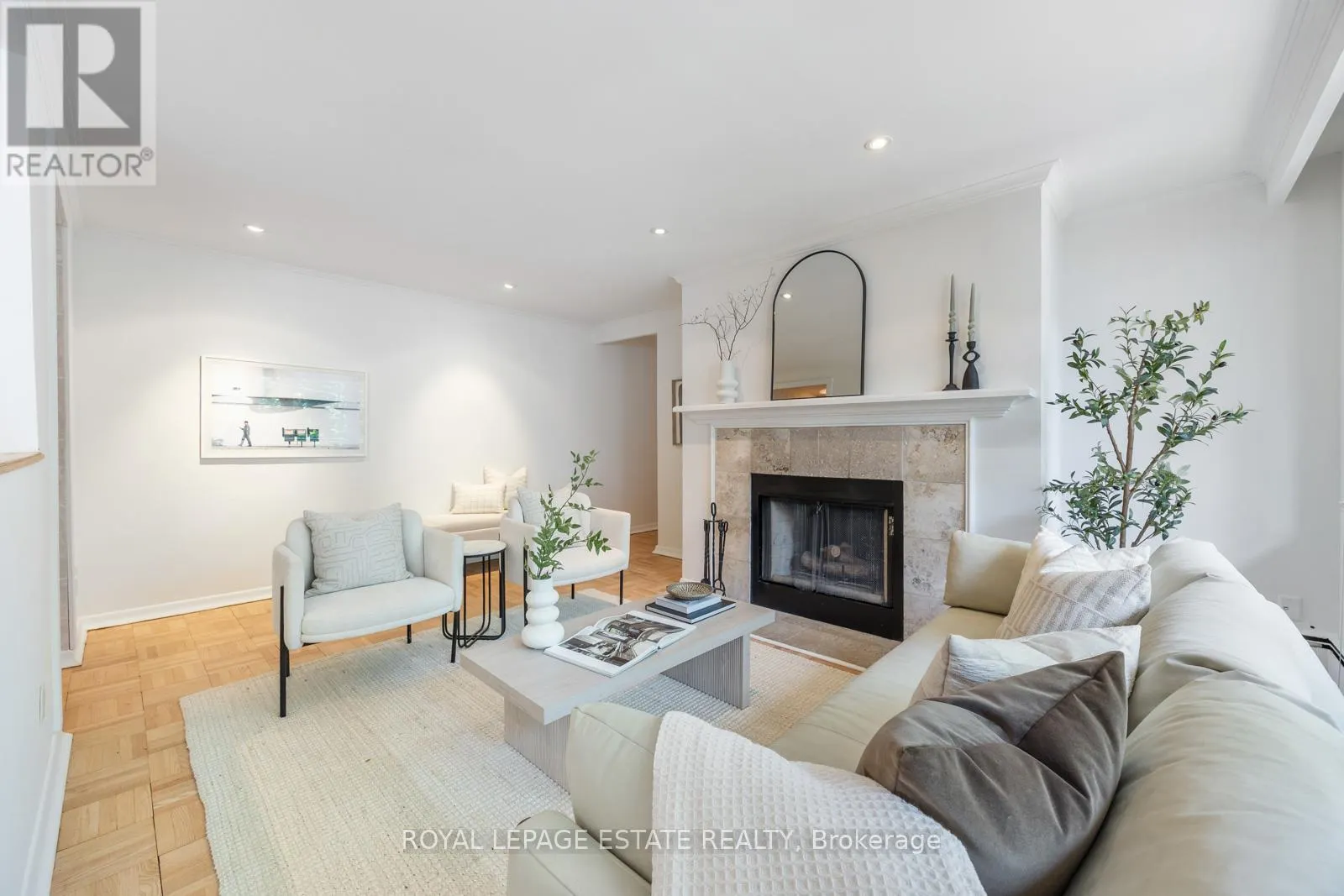 4 - 21 BENLAMOND AVENUE