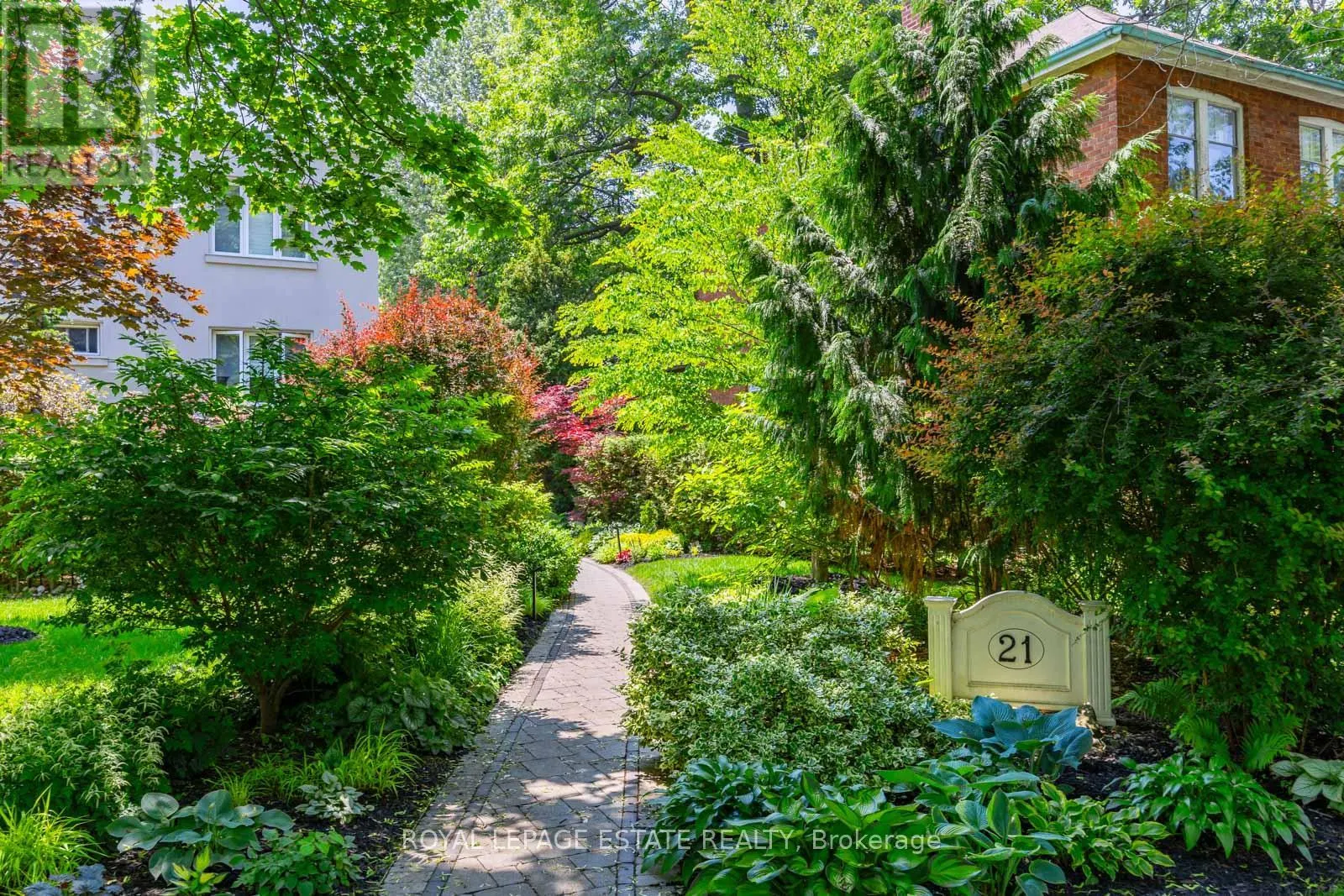 4 - 21 BENLAMOND AVENUE