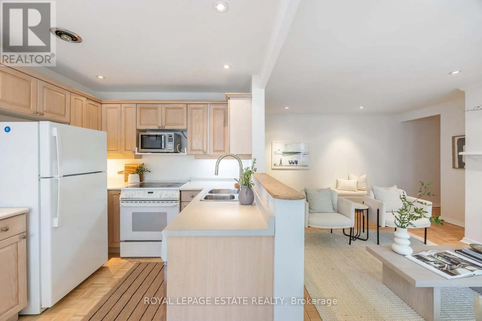 4 - 21 BENLAMOND AVENUE