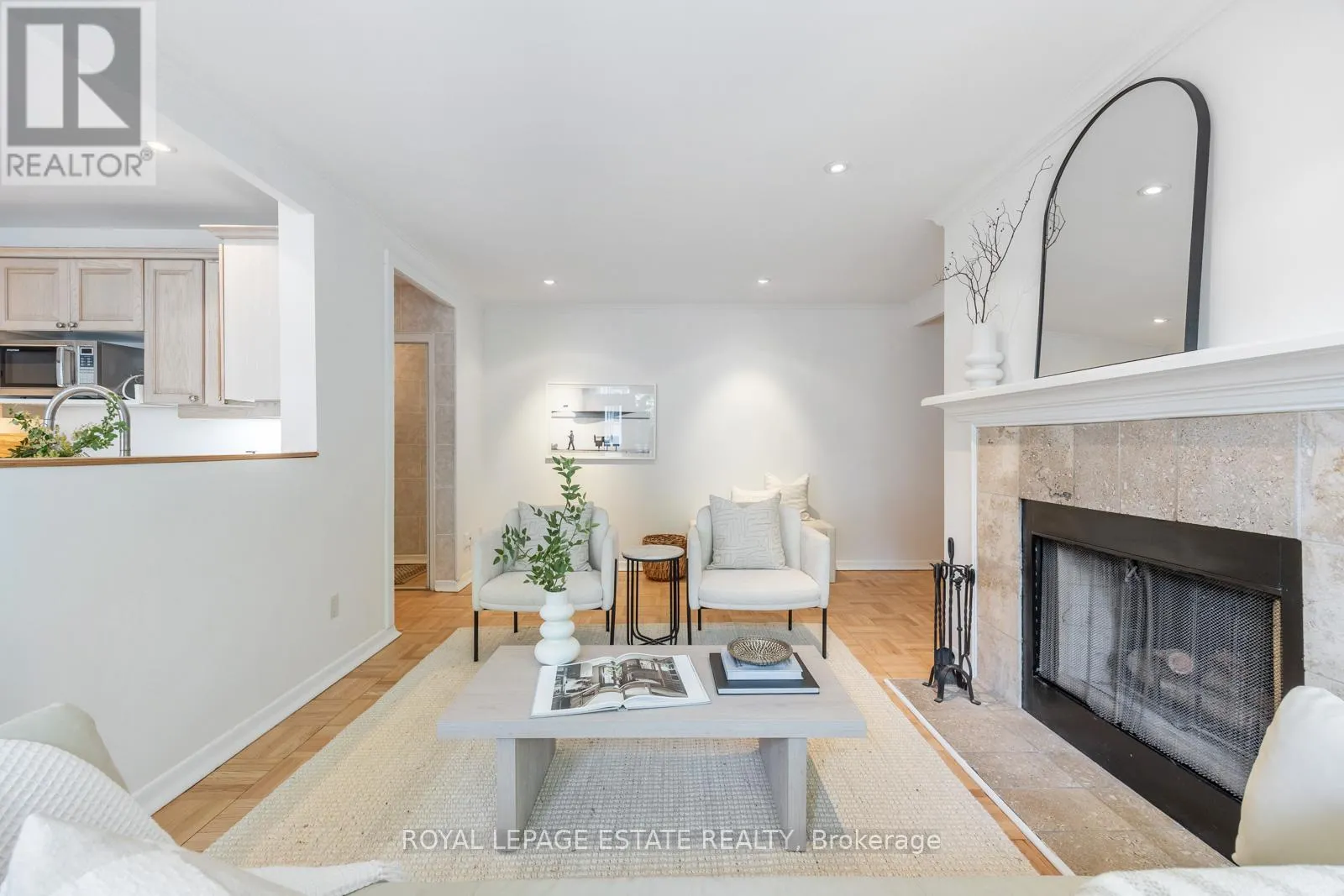 4 - 21 BENLAMOND AVENUE