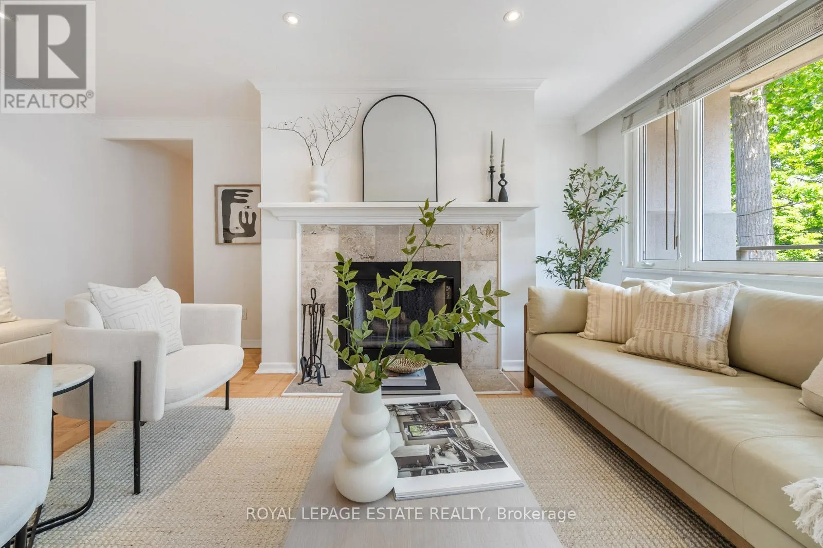 4 - 21 BENLAMOND AVENUE