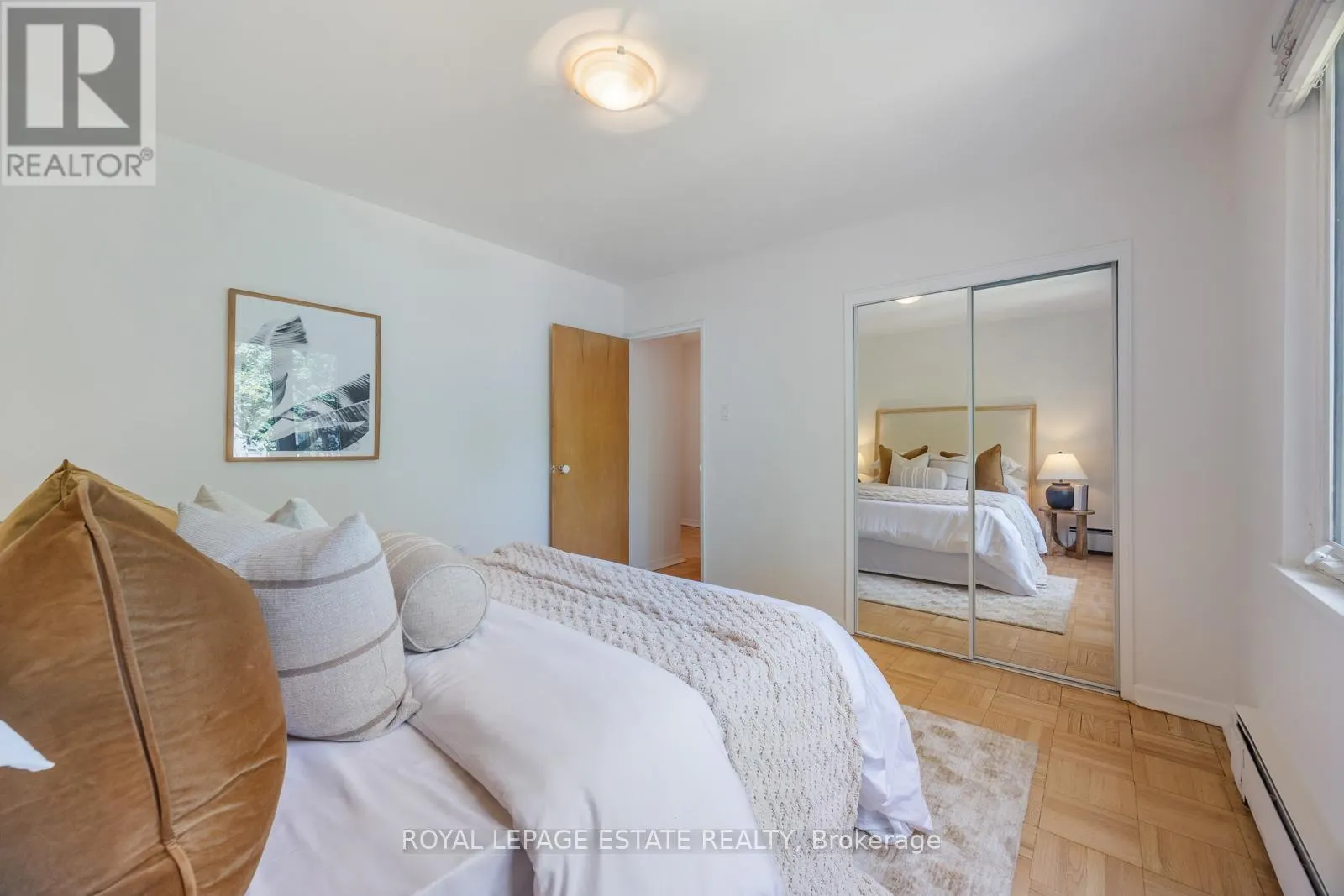 4 - 21 BENLAMOND AVENUE