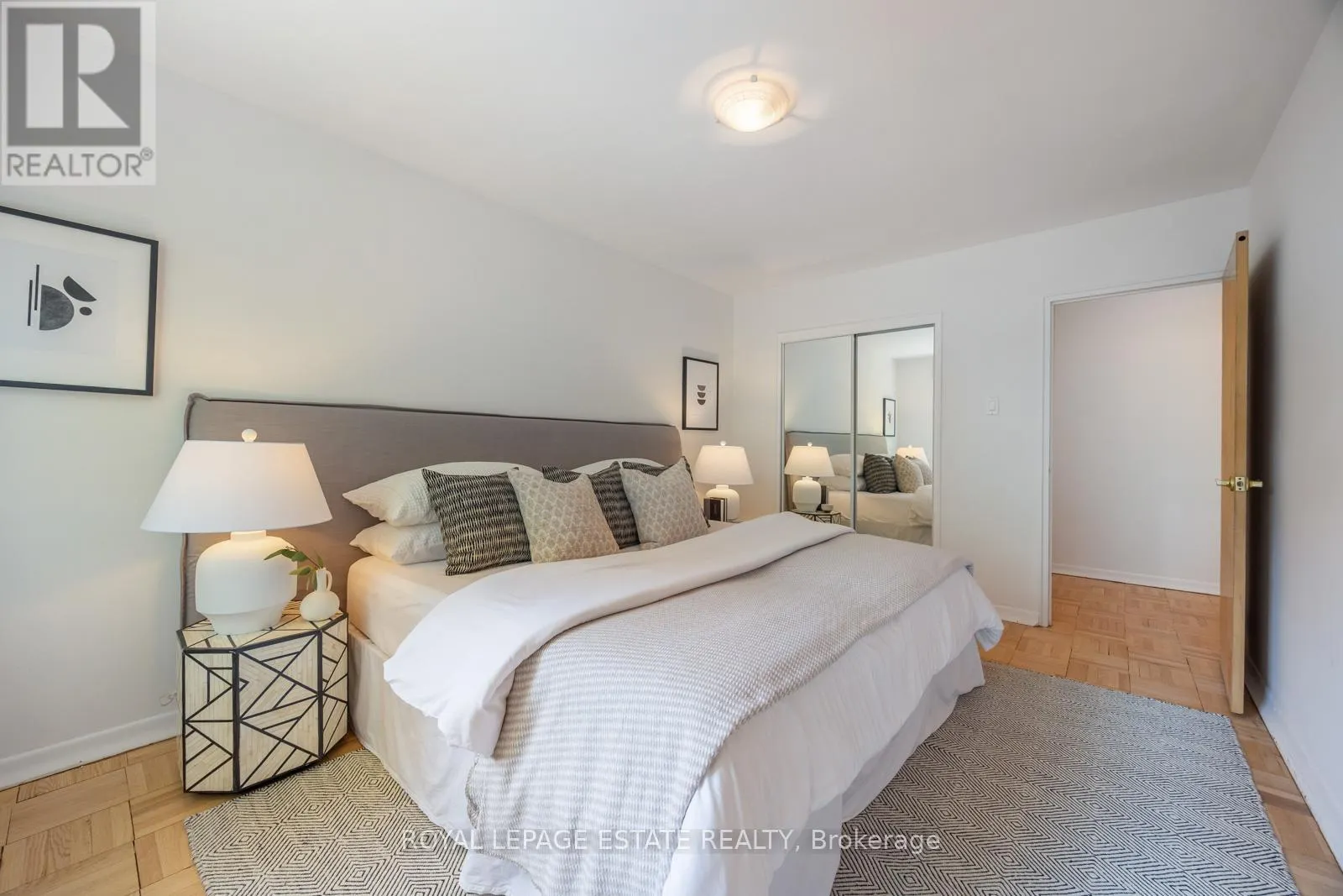 4 - 21 BENLAMOND AVENUE