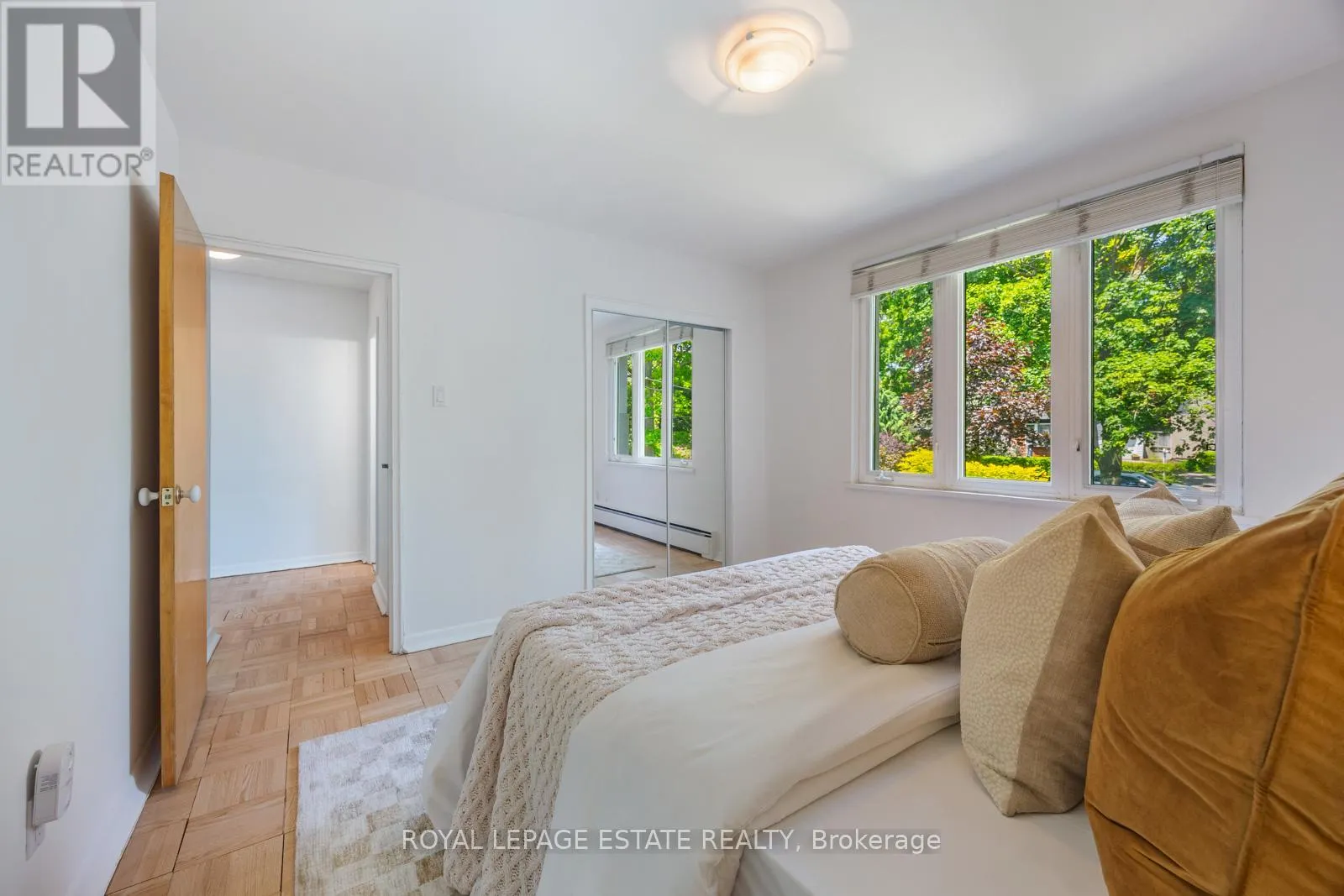 4 - 21 BENLAMOND AVENUE