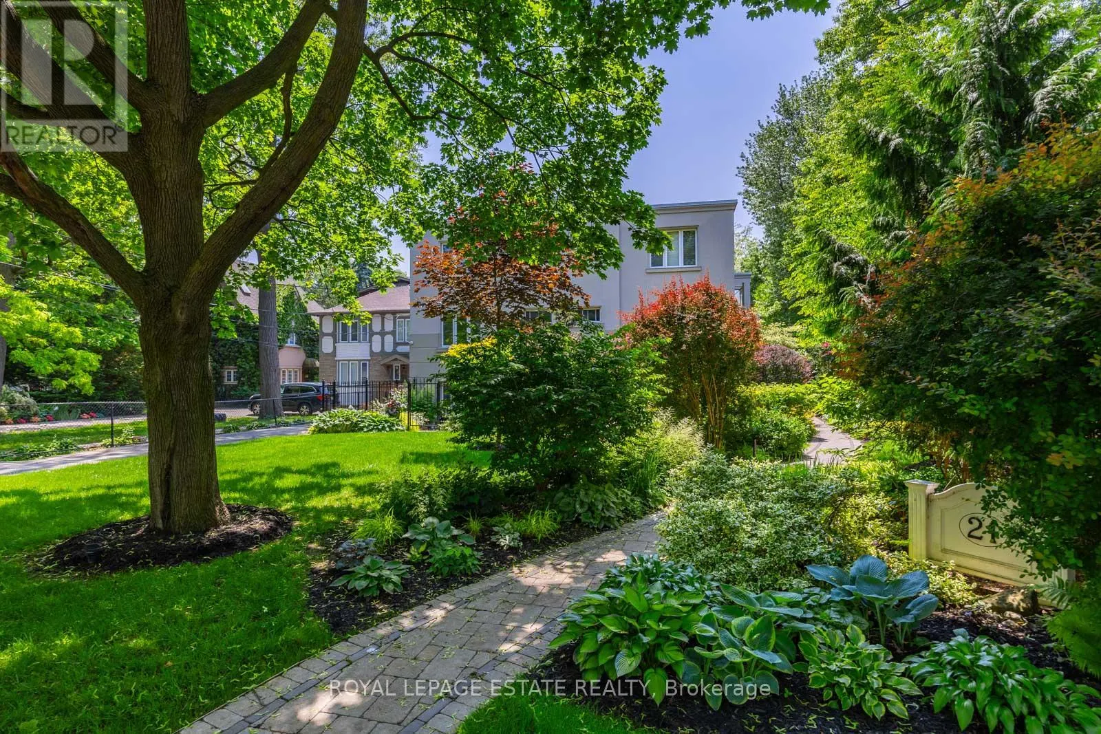 4 - 21 BENLAMOND AVENUE