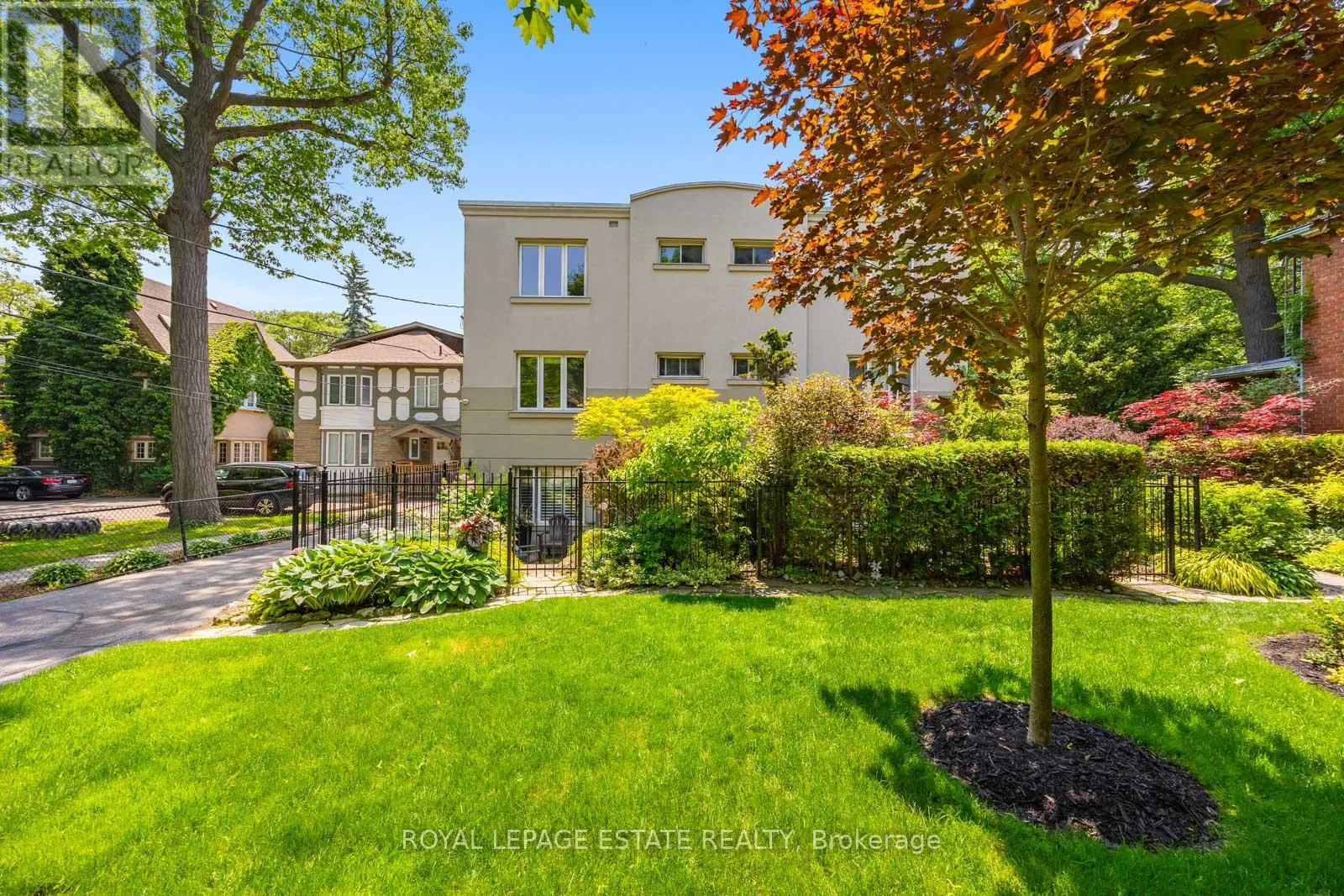 4 - 21 BENLAMOND AVENUE