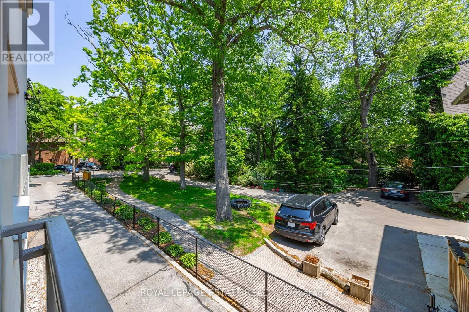 4 - 21 BENLAMOND AVENUE