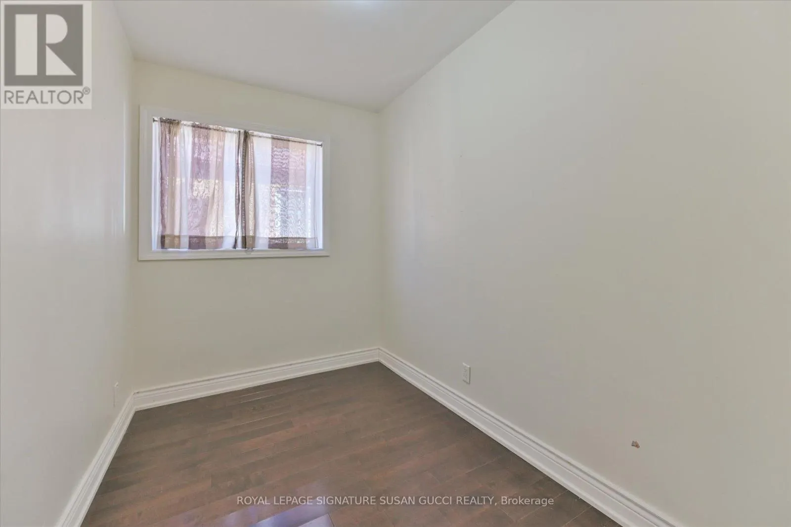 127 FURNIVAL ROAD