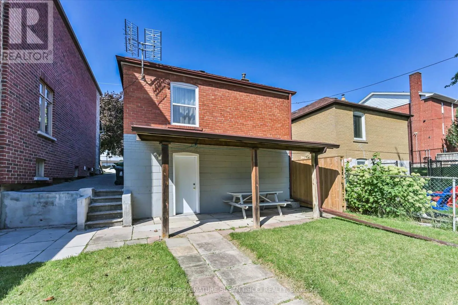 127 FURNIVAL ROAD