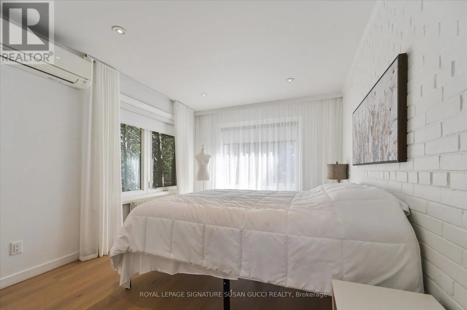 34 GLENWOOD CRESCENT