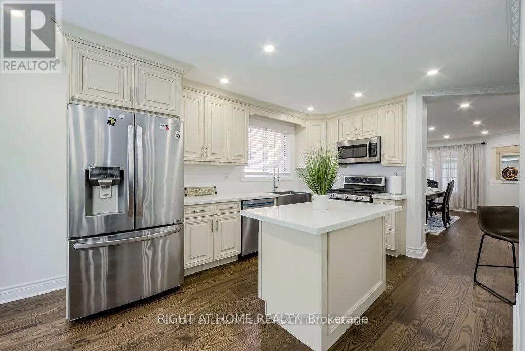 33 MARKWOOD CRESCENT