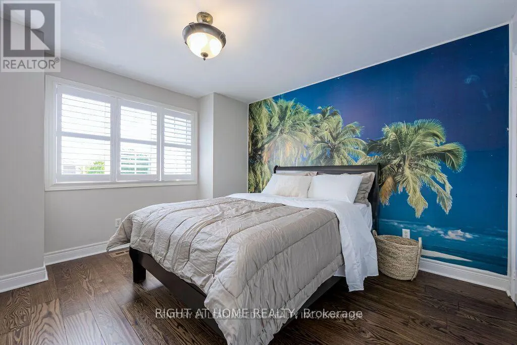 33 MARKWOOD CRESCENT