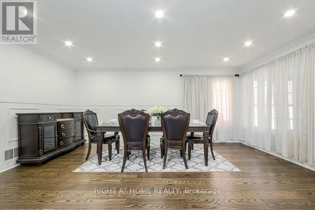 33 MARKWOOD CRESCENT