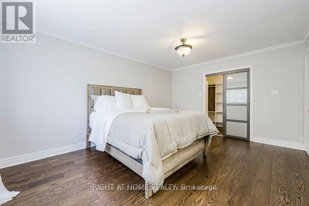 33 MARKWOOD CRESCENT