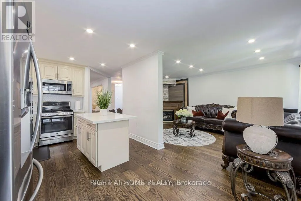 33 MARKWOOD CRESCENT