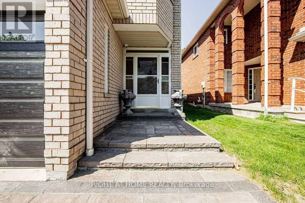 33 MARKWOOD CRESCENT