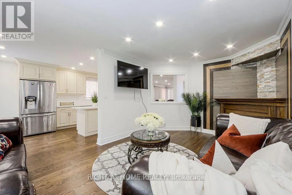 33 MARKWOOD CRESCENT