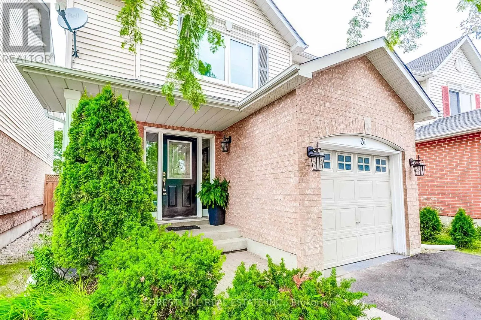 61 HEARTHSTONE CRESCENT