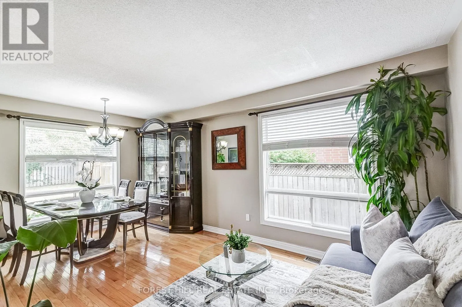 61 HEARTHSTONE CRESCENT