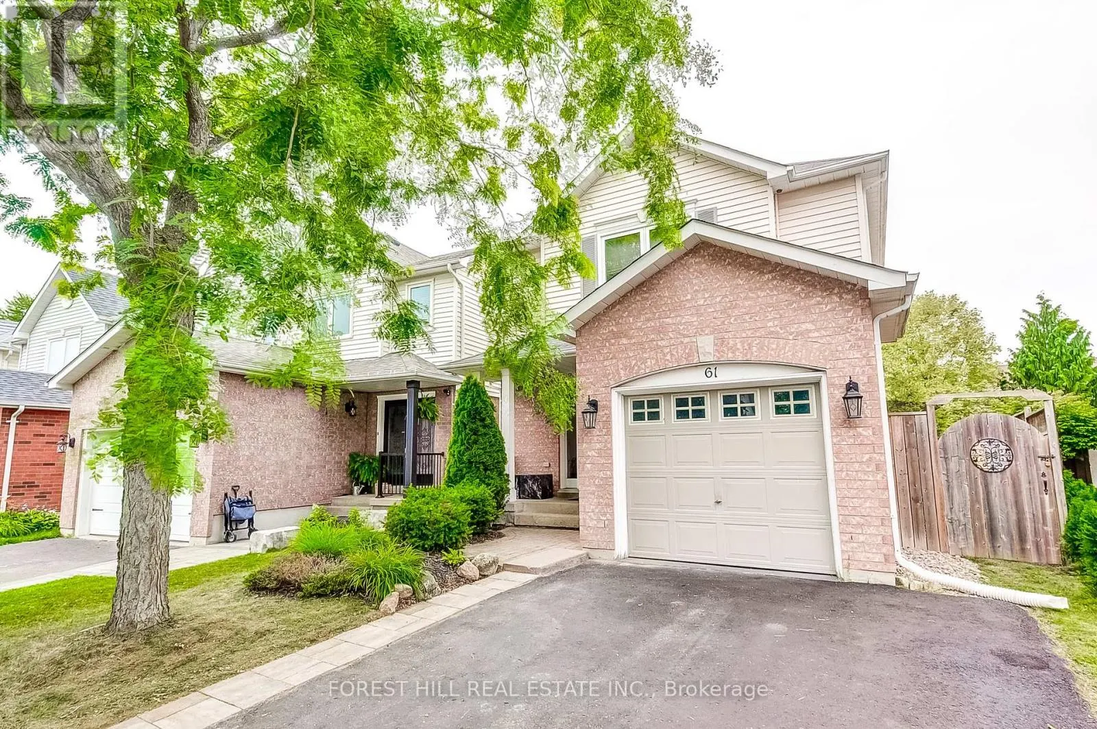61 HEARTHSTONE CRESCENT