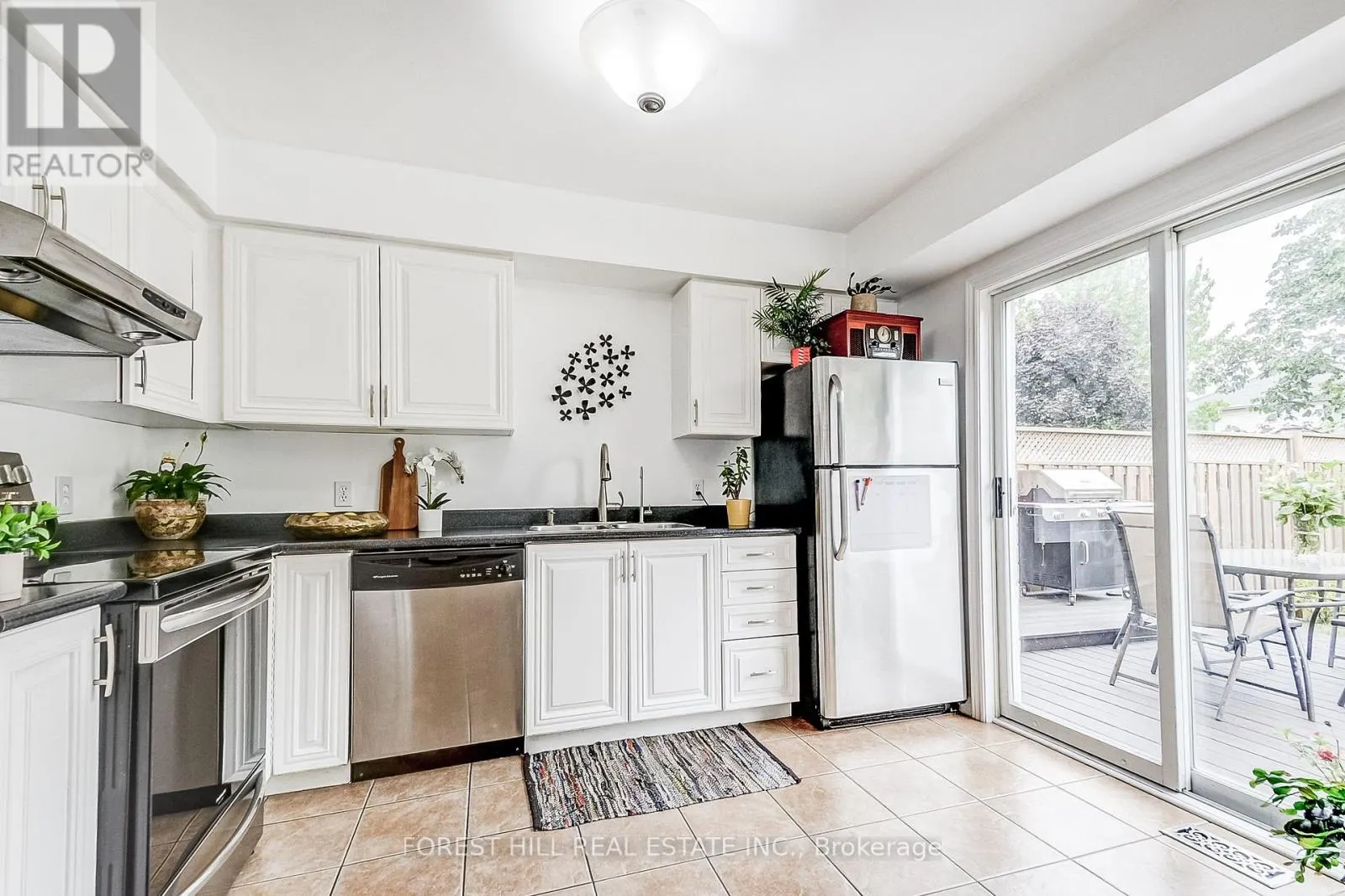 61 HEARTHSTONE CRESCENT