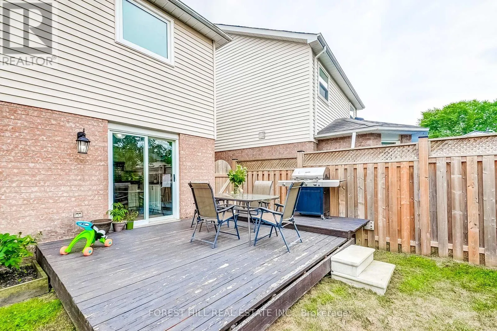 61 HEARTHSTONE CRESCENT