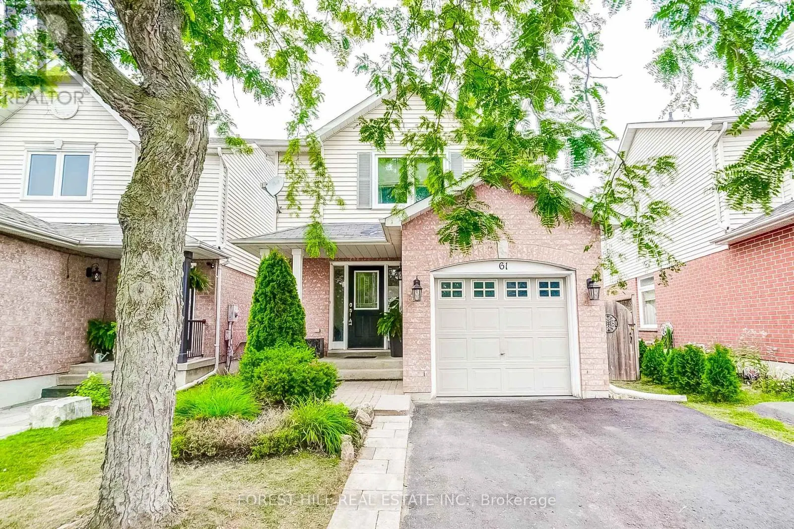 61 HEARTHSTONE CRESCENT