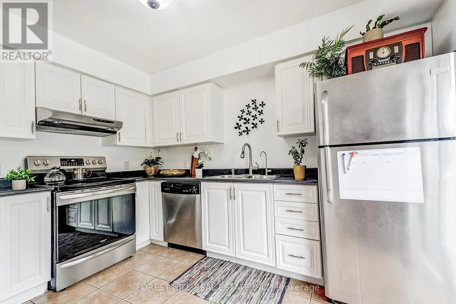 61 HEARTHSTONE CRESCENT