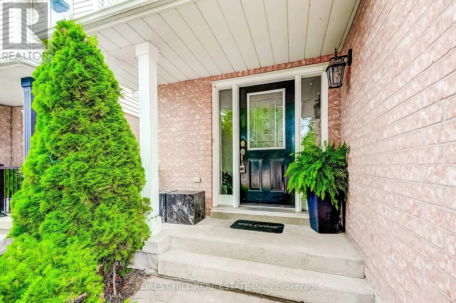 61 HEARTHSTONE CRESCENT