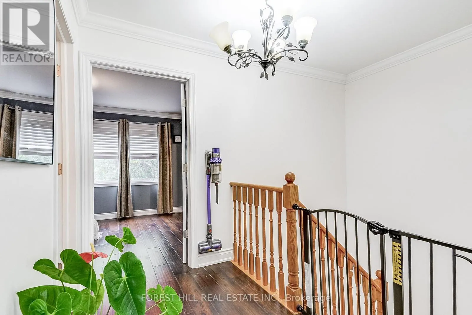 61 HEARTHSTONE CRESCENT
