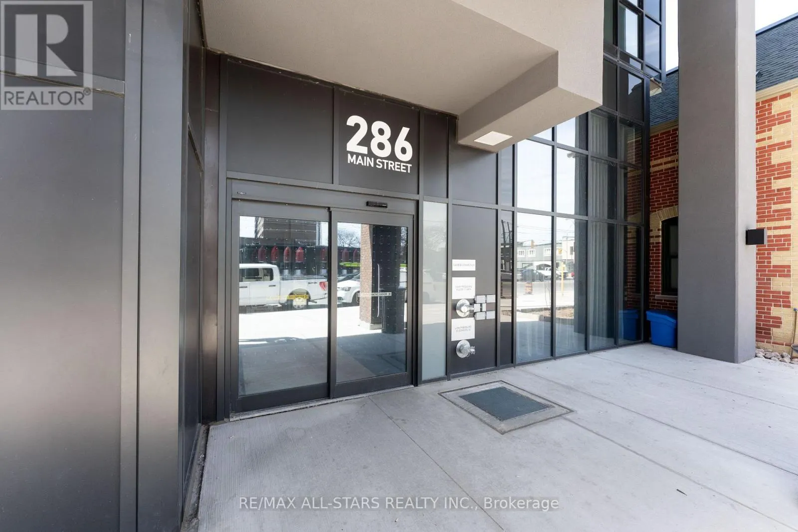 2710 - 286 MAIN STREET