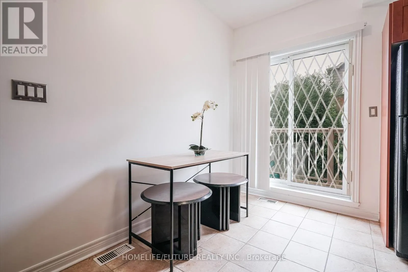 15 FLORIST LANE