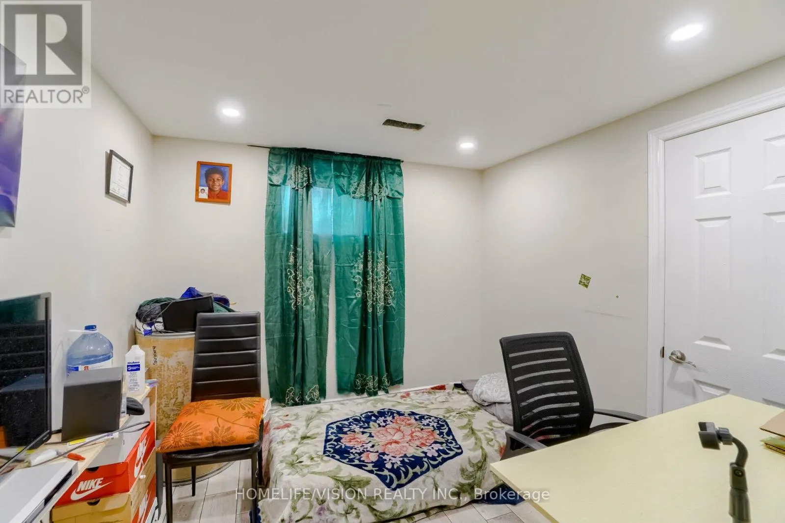 44 ARMITAGE DRIVE