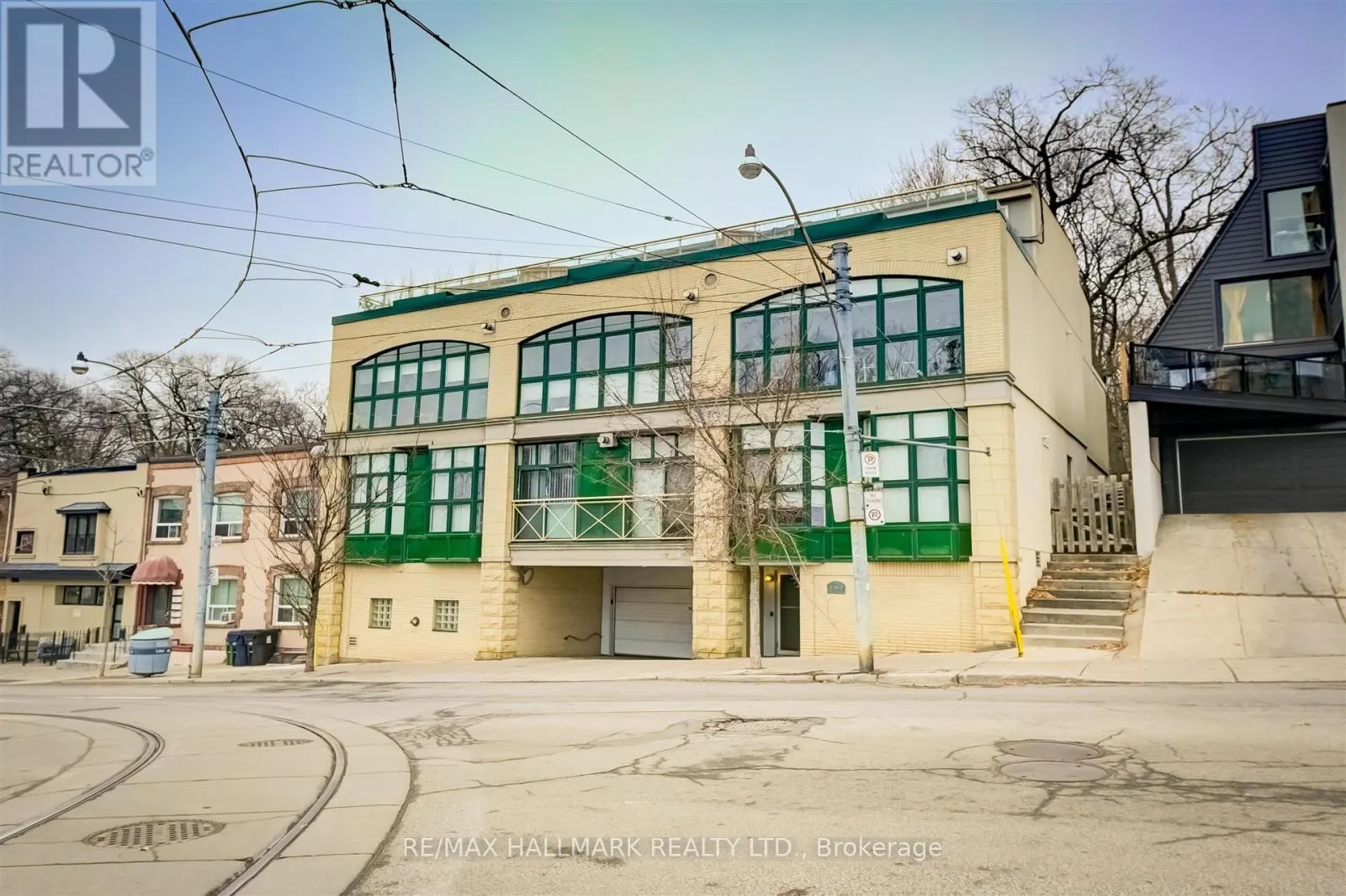 10 - 2362 QUEEN STREET E