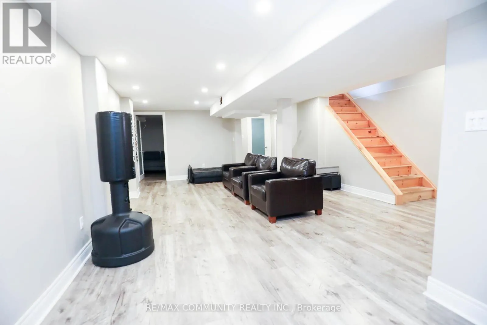 3 DURNESS AVENUE