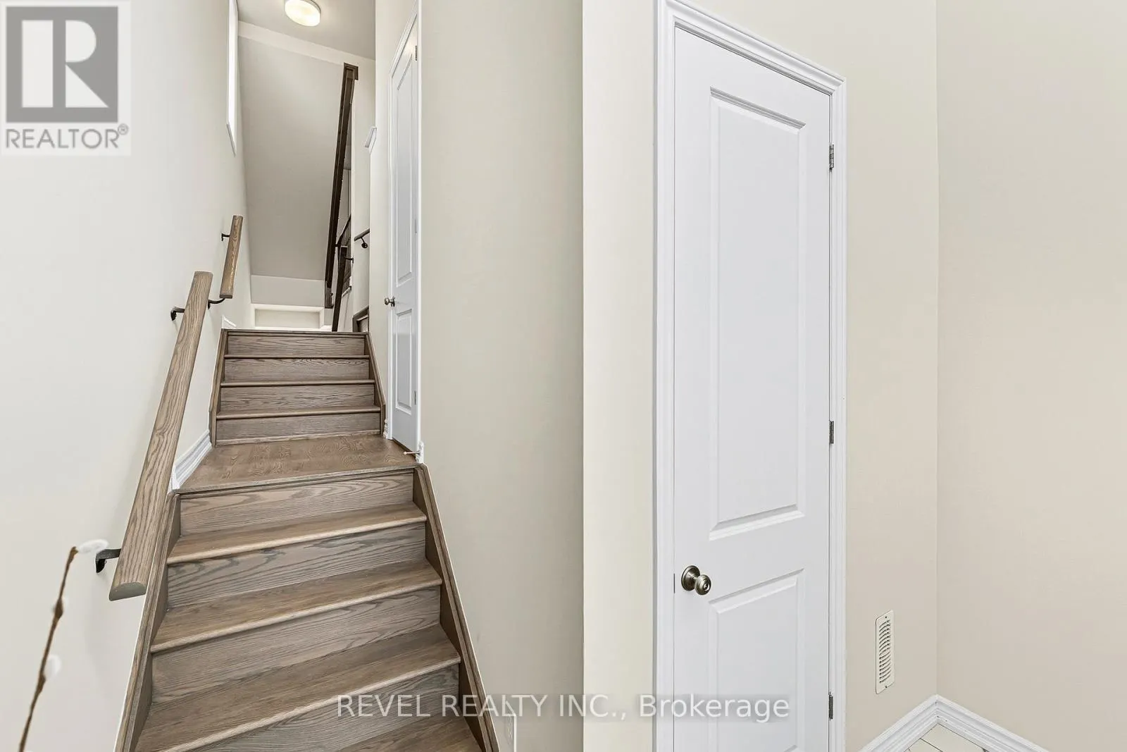 48 DOUET LANE