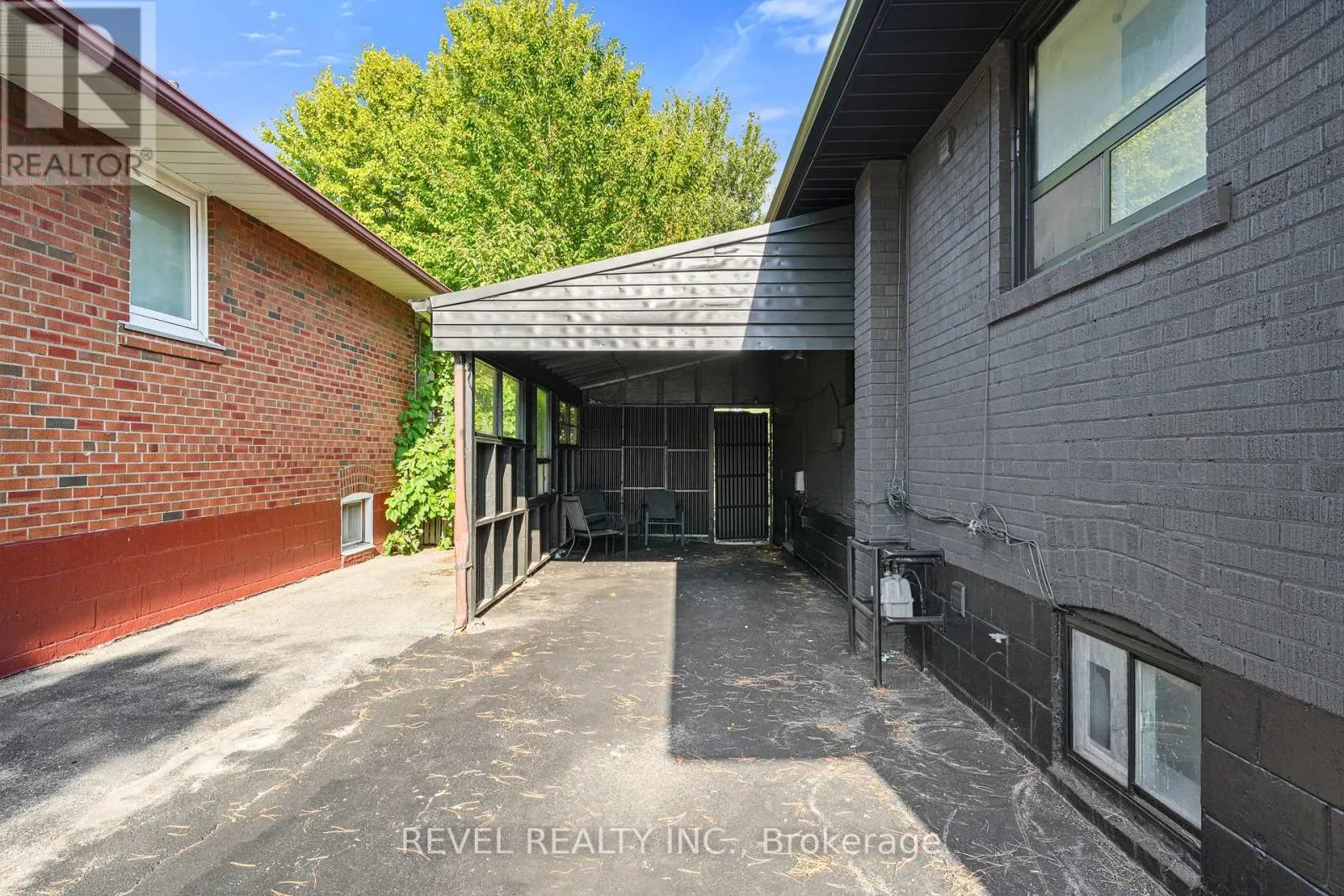 63 CROSLAND DRIVE