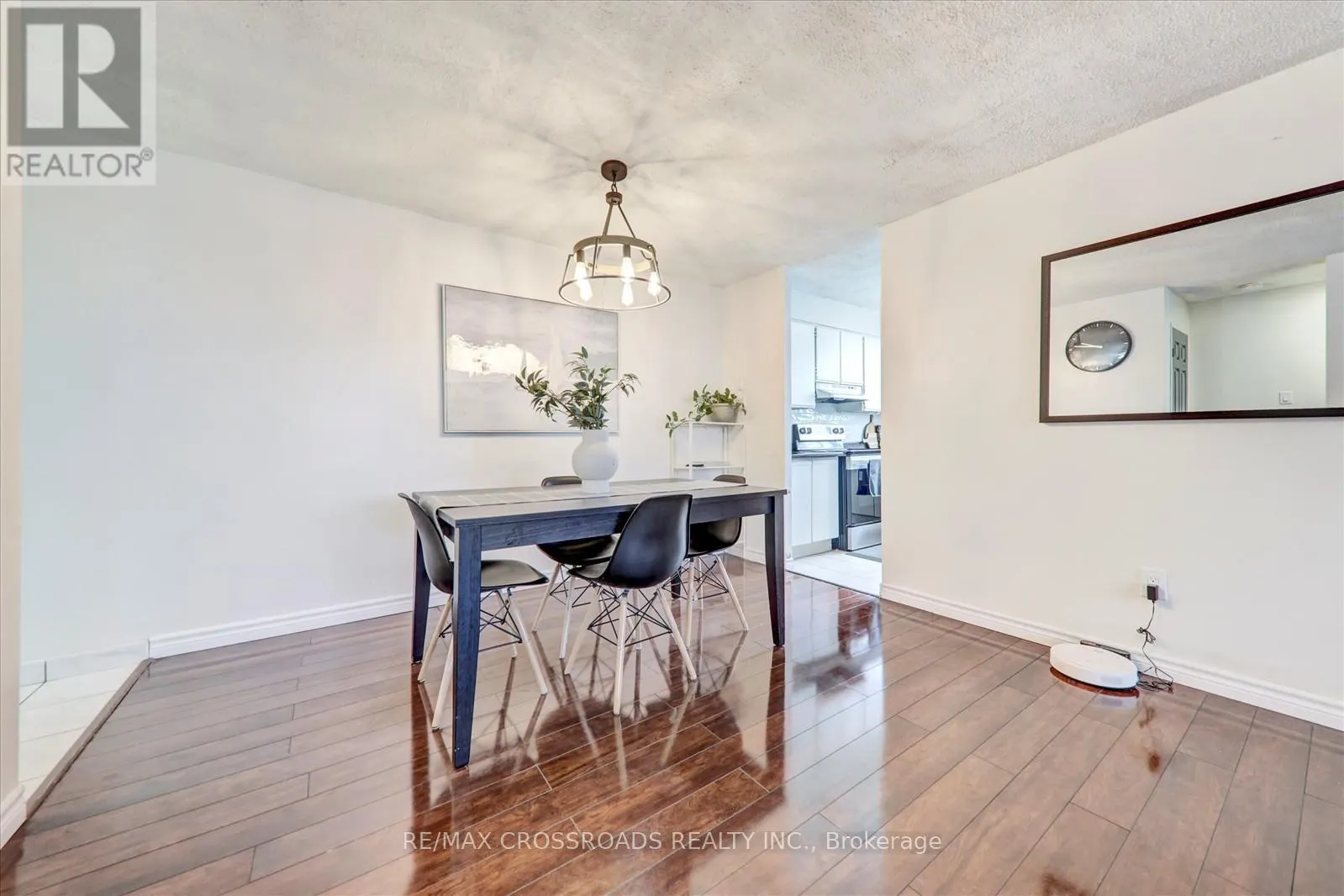 409 - 10 TAPSCOTT ROAD