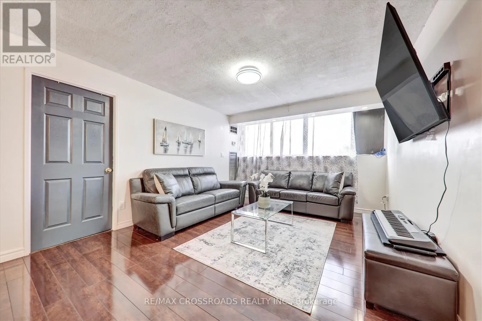 409 - 10 TAPSCOTT ROAD